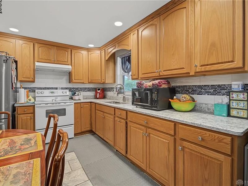 2305 Ross Road, Bethel Township, OH 45371 Photo 9