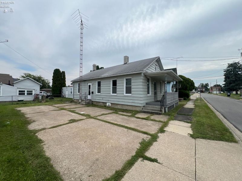 908 Ontario Street, Sandusky, OH 44870 Photo 2