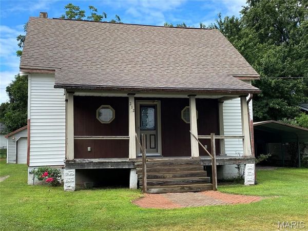 212 W Illinois Street , New Baden, IL 62265
