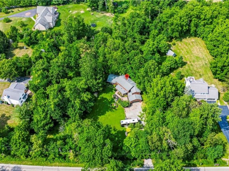 10182 Mulberry Road, Chardon, OH 44024 Photo 2