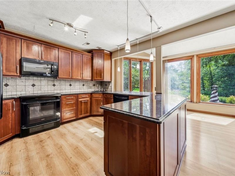 10182 Mulberry Road, Chardon, OH 44024 Photo 6