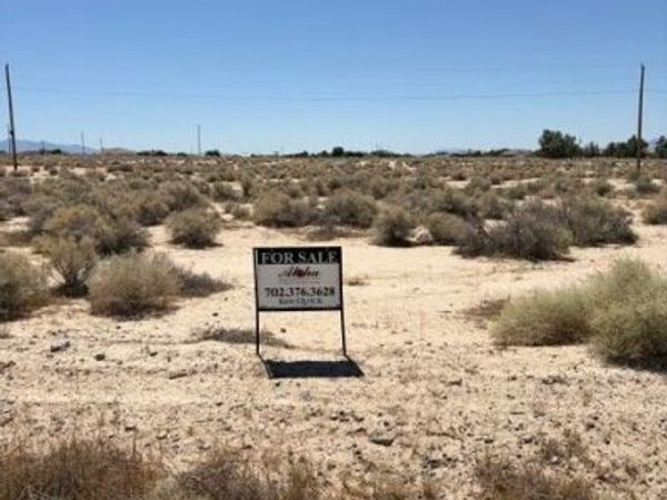 2611 S Tecumseh Avenue , Pahrump, NV 89048