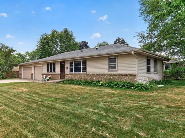 1601 E 82nd Street , Bloomington, MN 55425