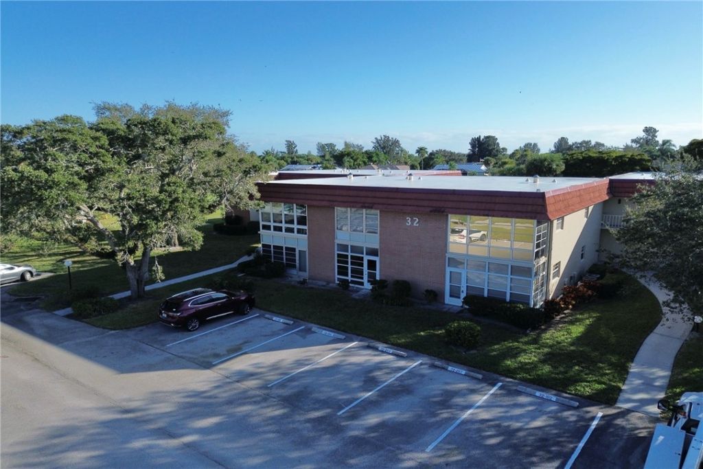 32 Pine Arbor Lane, Unit 205, Vero Beach, FL 32962 Photo