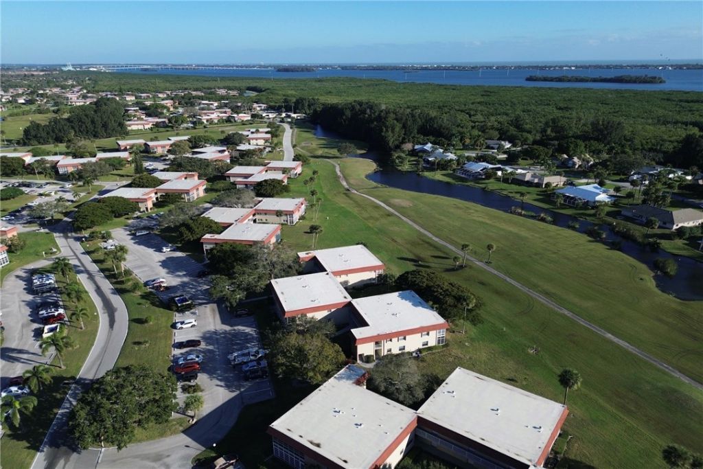 32 Pine Arbor Lane, Unit 205, Vero Beach, FL 32962 Photo