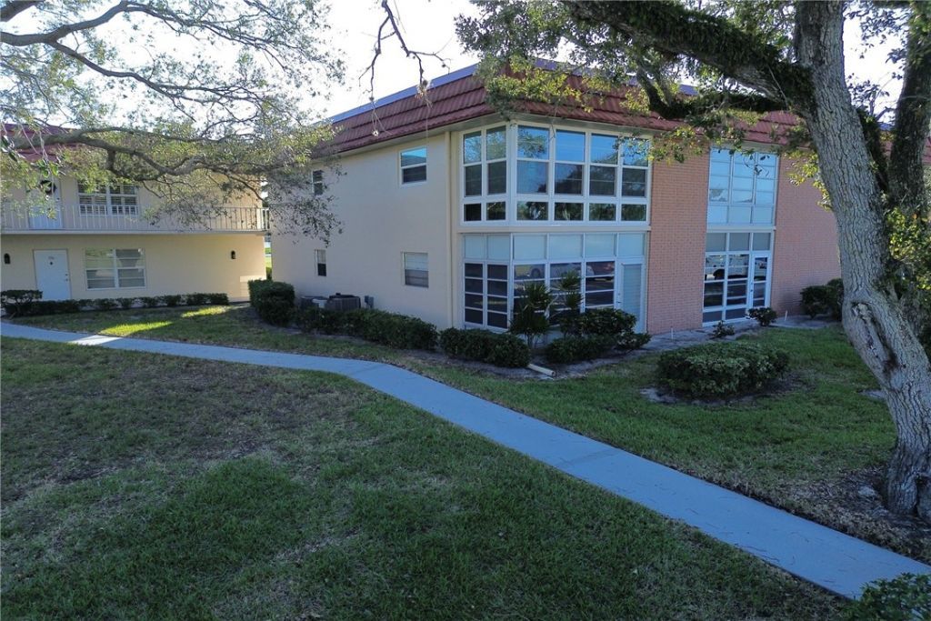 32 Pine Arbor Lane, Unit 205, Vero Beach, FL 32962 Photo