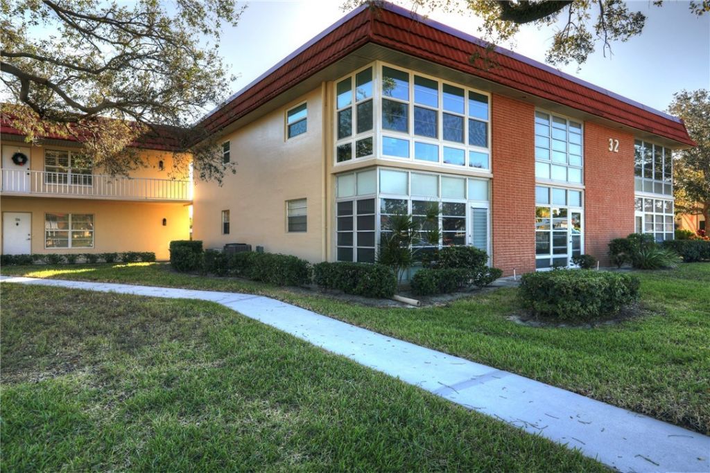 32 Pine Arbor Lane, Unit 205, Vero Beach, FL 32962 Photo