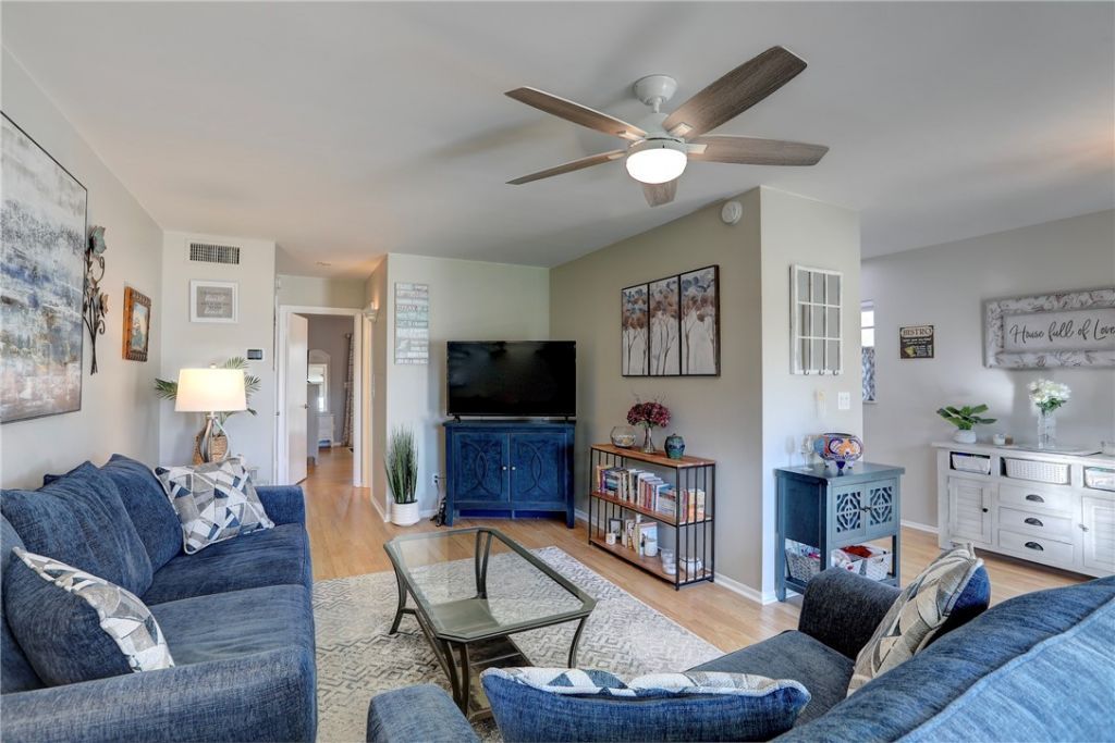 32 Pine Arbor Lane, Unit 205, Vero Beach, FL 32962 Photo