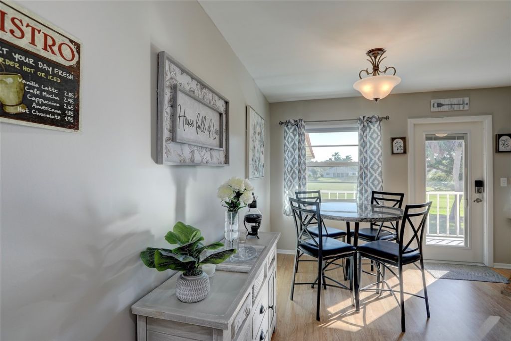 32 Pine Arbor Lane, Unit 205, Vero Beach, FL 32962 Photo