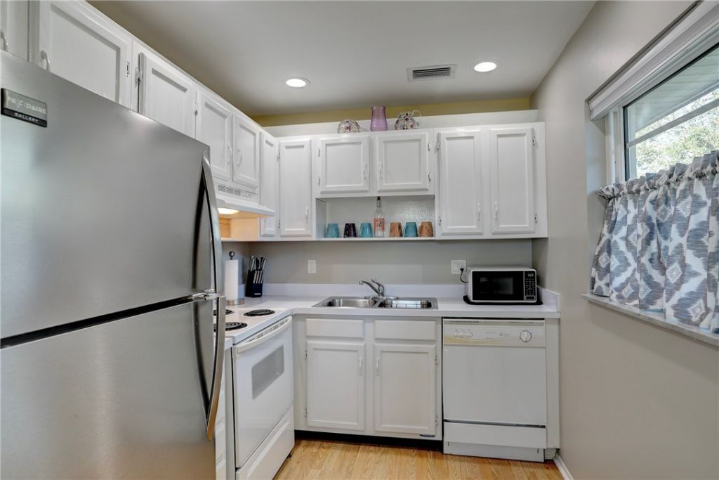 32 Pine Arbor Lane, Unit 205, Vero Beach, FL 32962 Photo