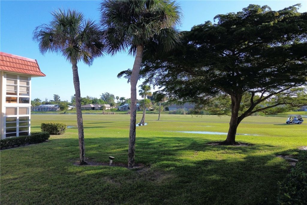 32 Pine Arbor Lane, Unit 205, Vero Beach, FL 32962 Photo