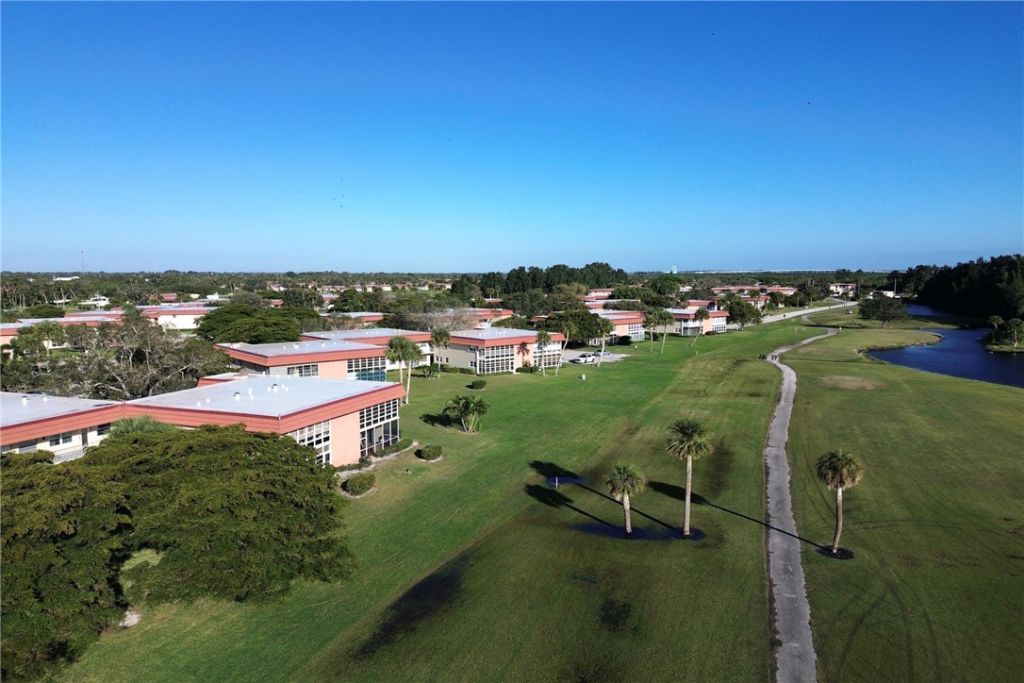 32 Pine Arbor Lane, Unit 205, Vero Beach, FL 32962 Photo