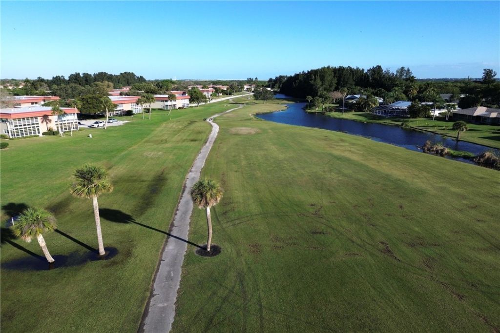 32 Pine Arbor Lane, Unit 205, Vero Beach, FL 32962 Photo