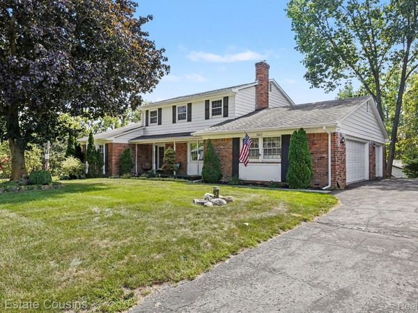 3017 Old Orchard Drive, Brighton Township, Mi 48114