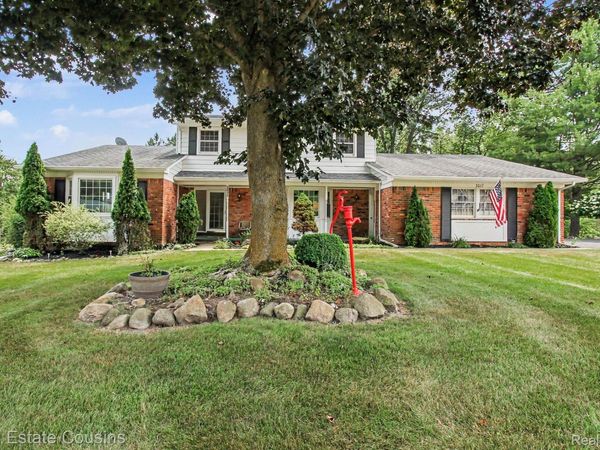 3017 Old Orchard Drive , Brighton Township, Mi 48114