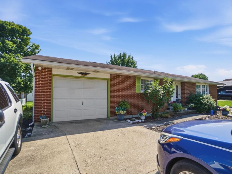 821 N Circle Drive, Wapakoneta, OH 45895 Photo 2