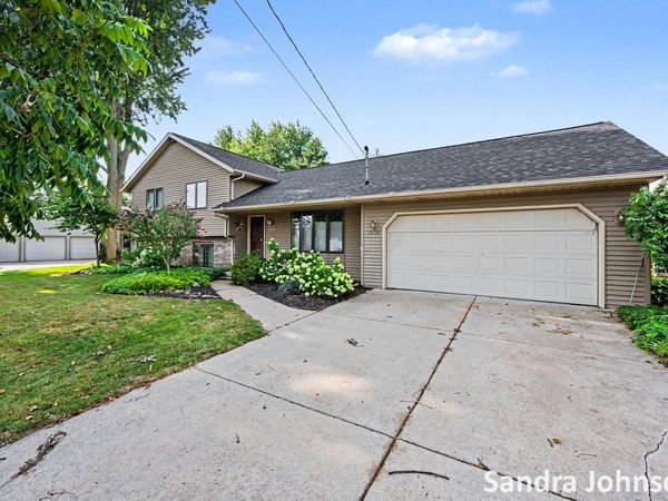 12725 Park Drive, Wayland, MI 49348