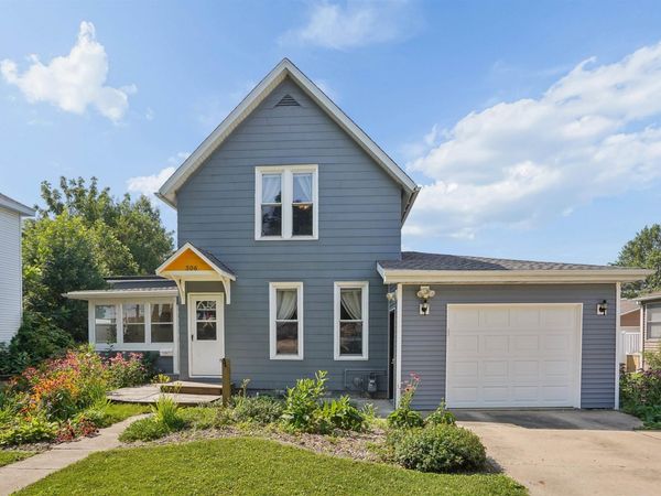 506 H Avenue, Grundy Center, IA 50638