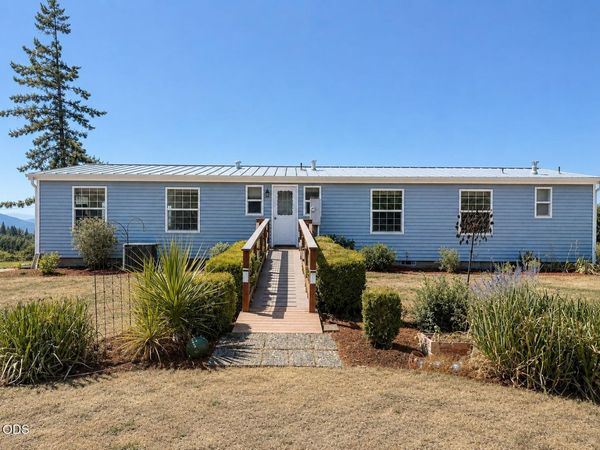 3741 Oak Hill Road, Roseburg, OR 97470