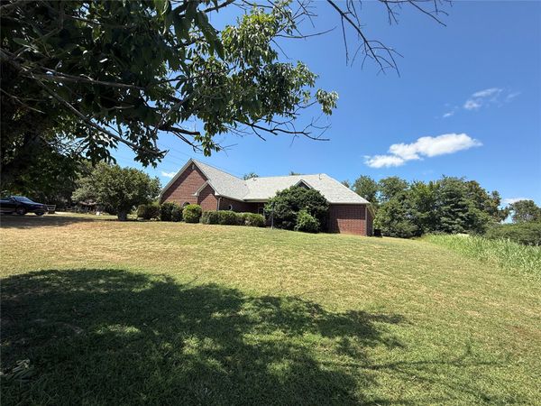 1628 N Country Club, Muskogee, OK 74403