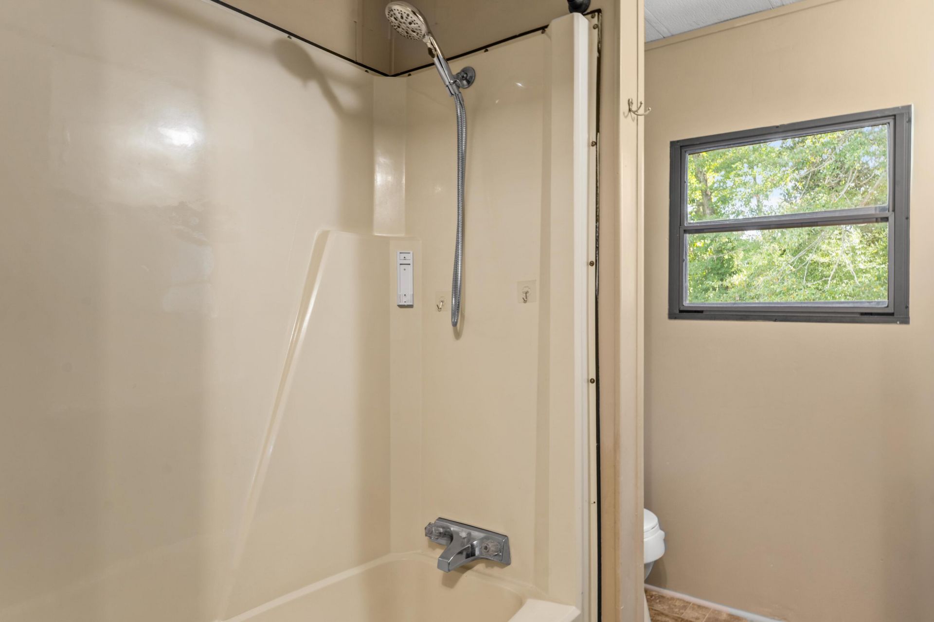 126 Roquemore Drive Photo 18