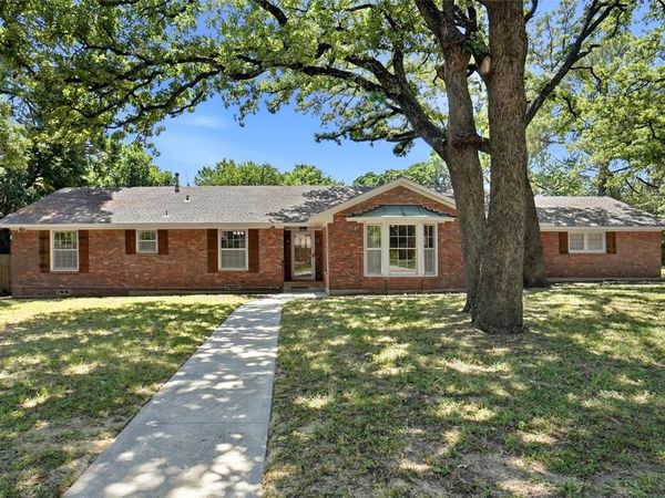 900 Liveoak Street , Denton, TX 76209