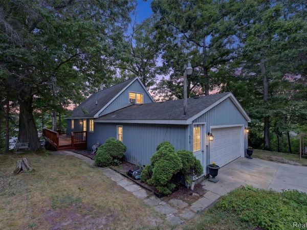 679 N Long Lake Boulevard, Lake Orion Village, Mi 48362
