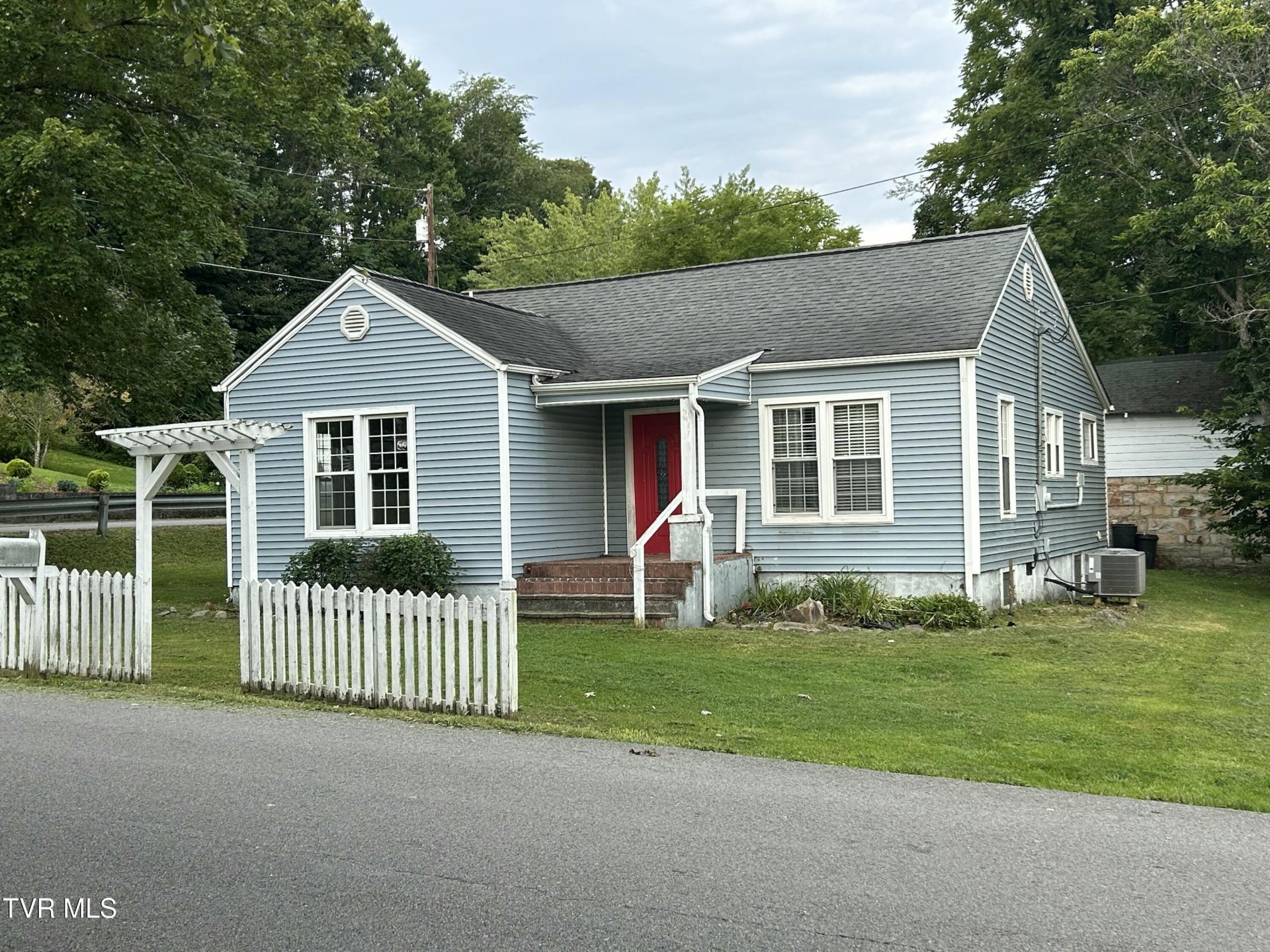 309 Nottingham Avenue, Wise, VA 24293 Main Photo