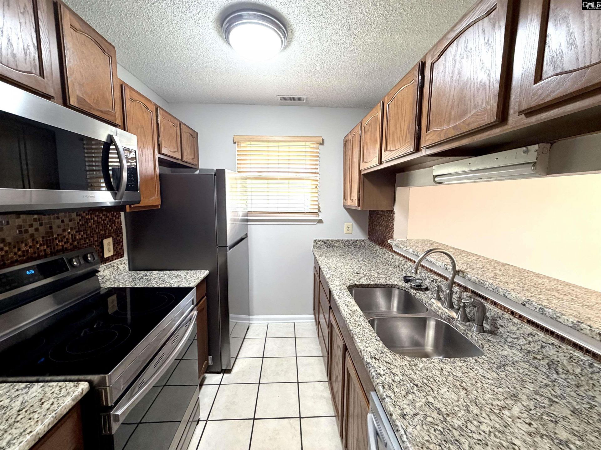 2008 Greenoaks Road  Photo 4