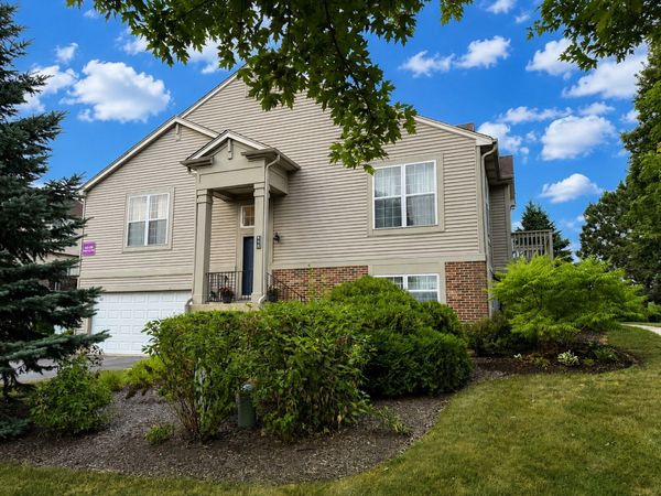 886 Cherry Creek Drive, Unit 886, Grayslake, IL 60030