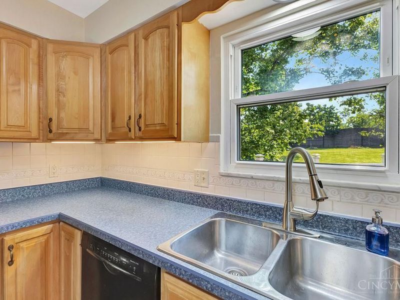 9800 Delray Drive, Montgomery, OH 45242 Photo 12
