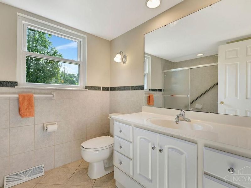 9800 Delray Drive, Montgomery, OH 45242 Photo 24