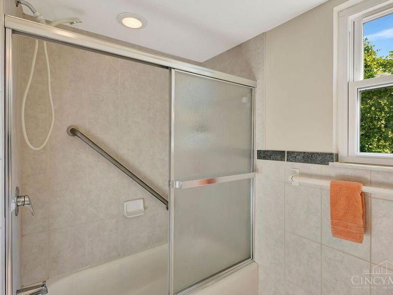 9800 Delray Drive, Montgomery, OH 45242 Photo 25