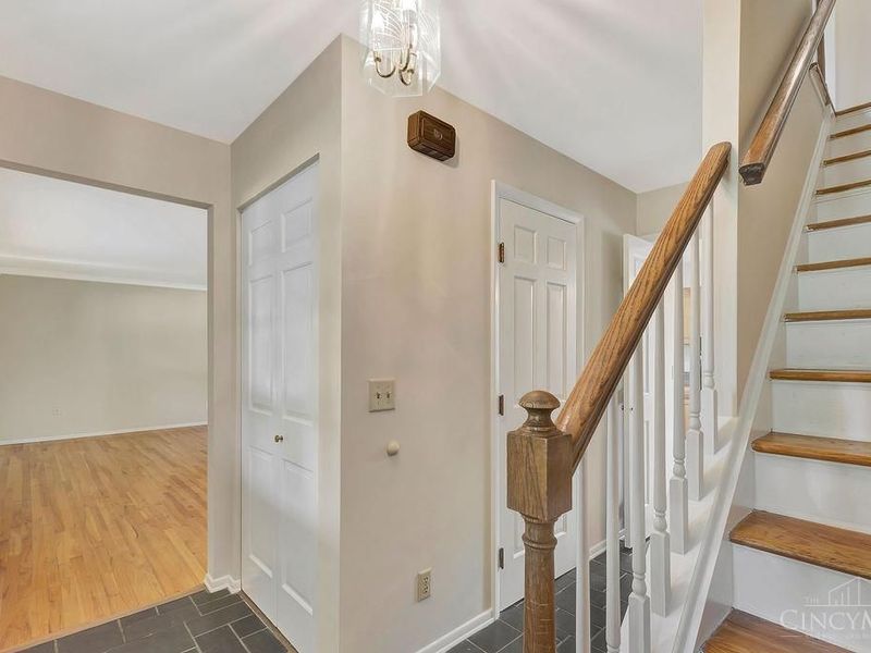 9800 Delray Drive, Montgomery, OH 45242 Photo 3