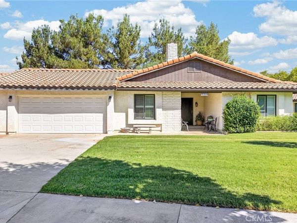 1422 Bella Vista , Redlands, CA 92373