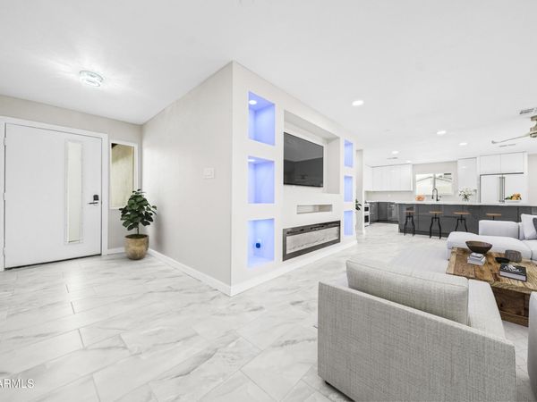 8202 E WHITTON Avenue, Scottsdale, AZ 85251