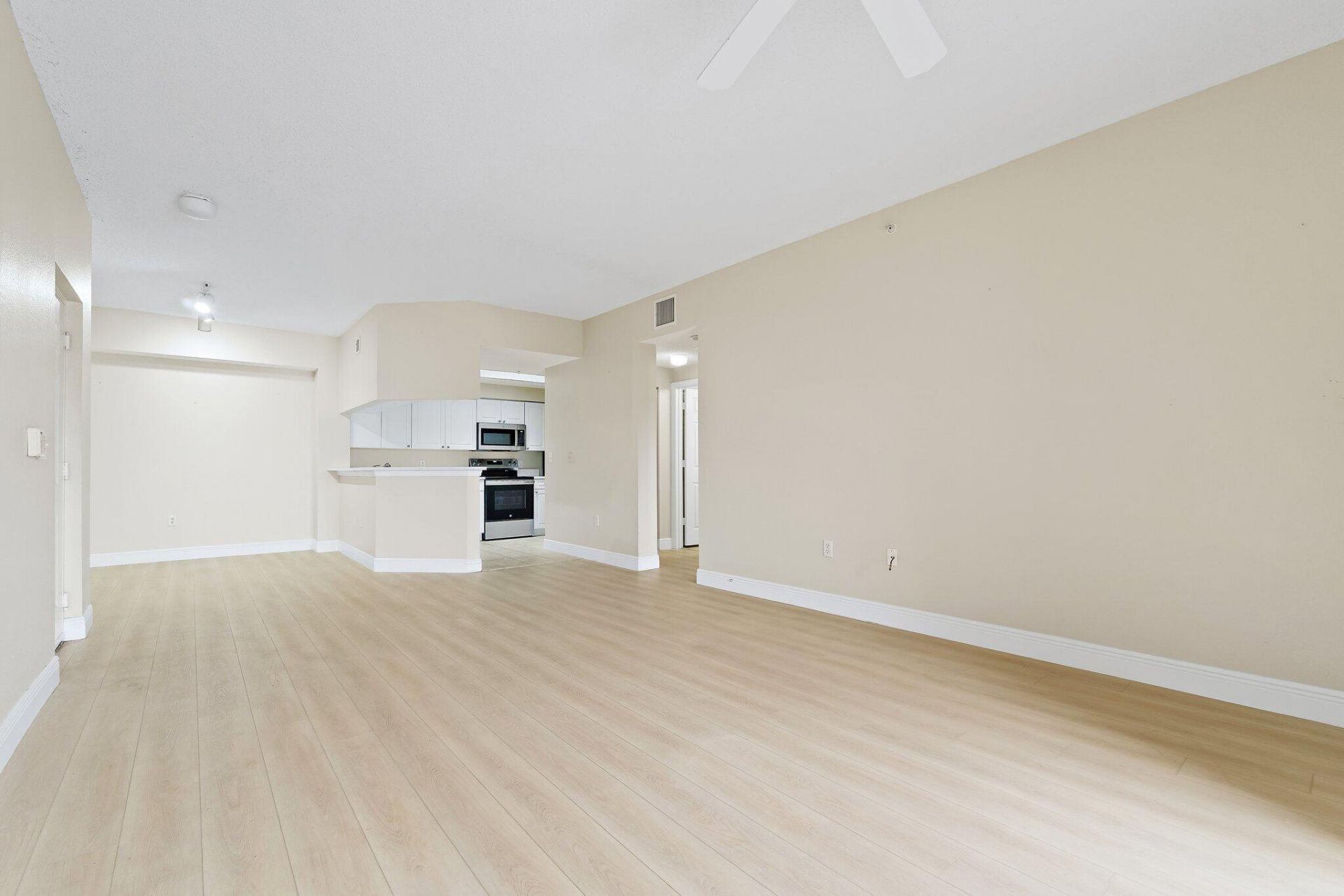 2729 Anzio Court, Unit 208, Palm Beach Gardens, FL 33410 Photo