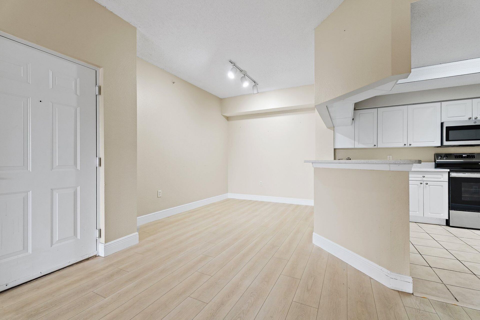 2729 Anzio Court, Unit 208, Palm Beach Gardens, FL 33410 Photo