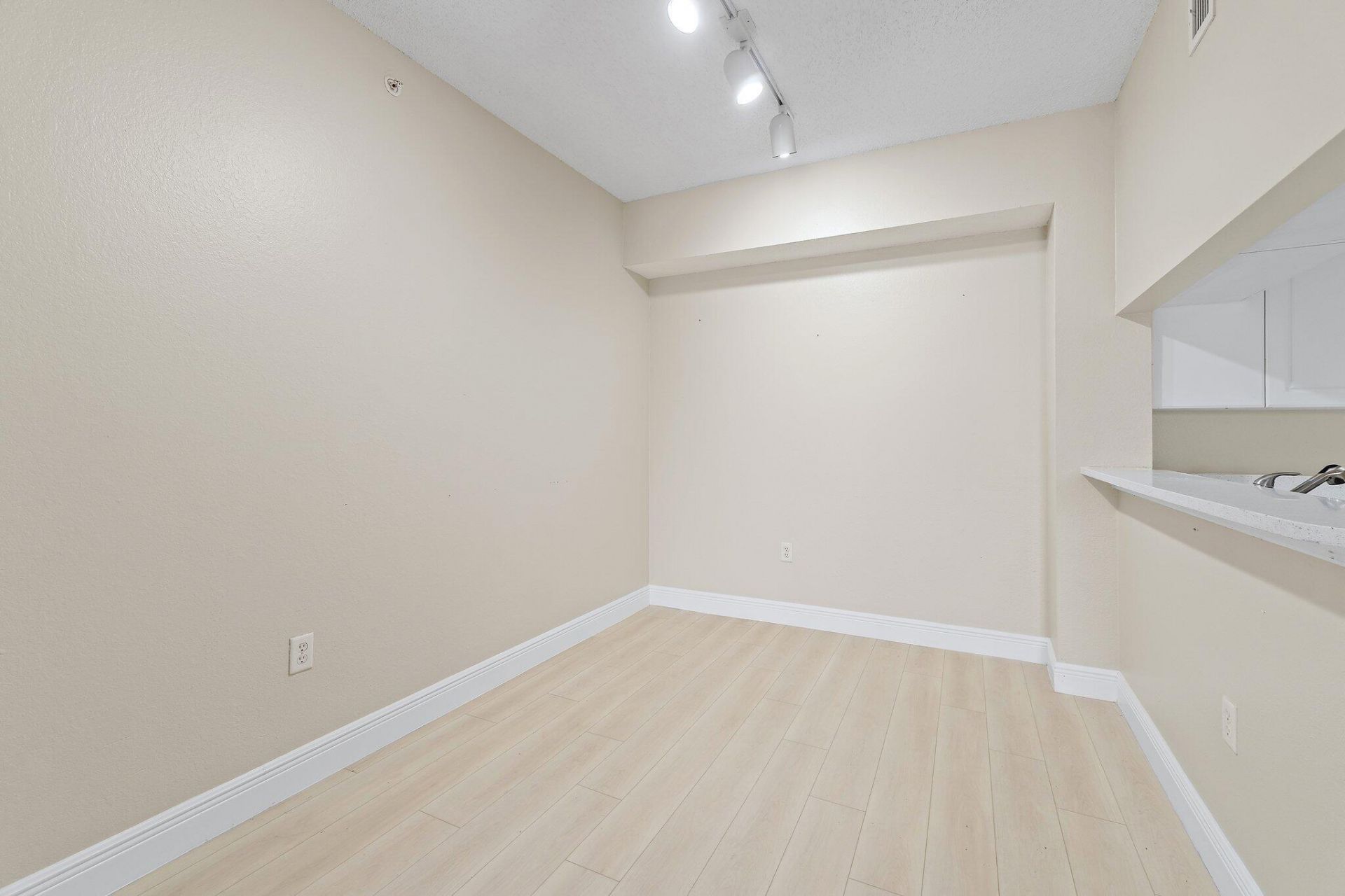 2729 Anzio Court, Unit 208, Palm Beach Gardens, FL 33410 Photo