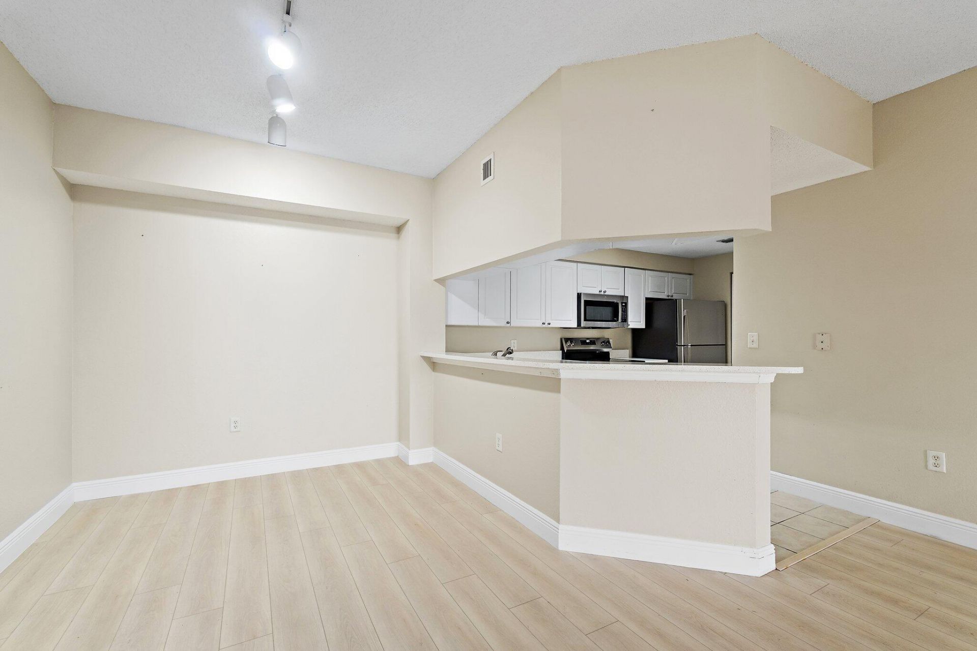 2729 Anzio Court, Unit 208, Palm Beach Gardens, FL 33410 Photo