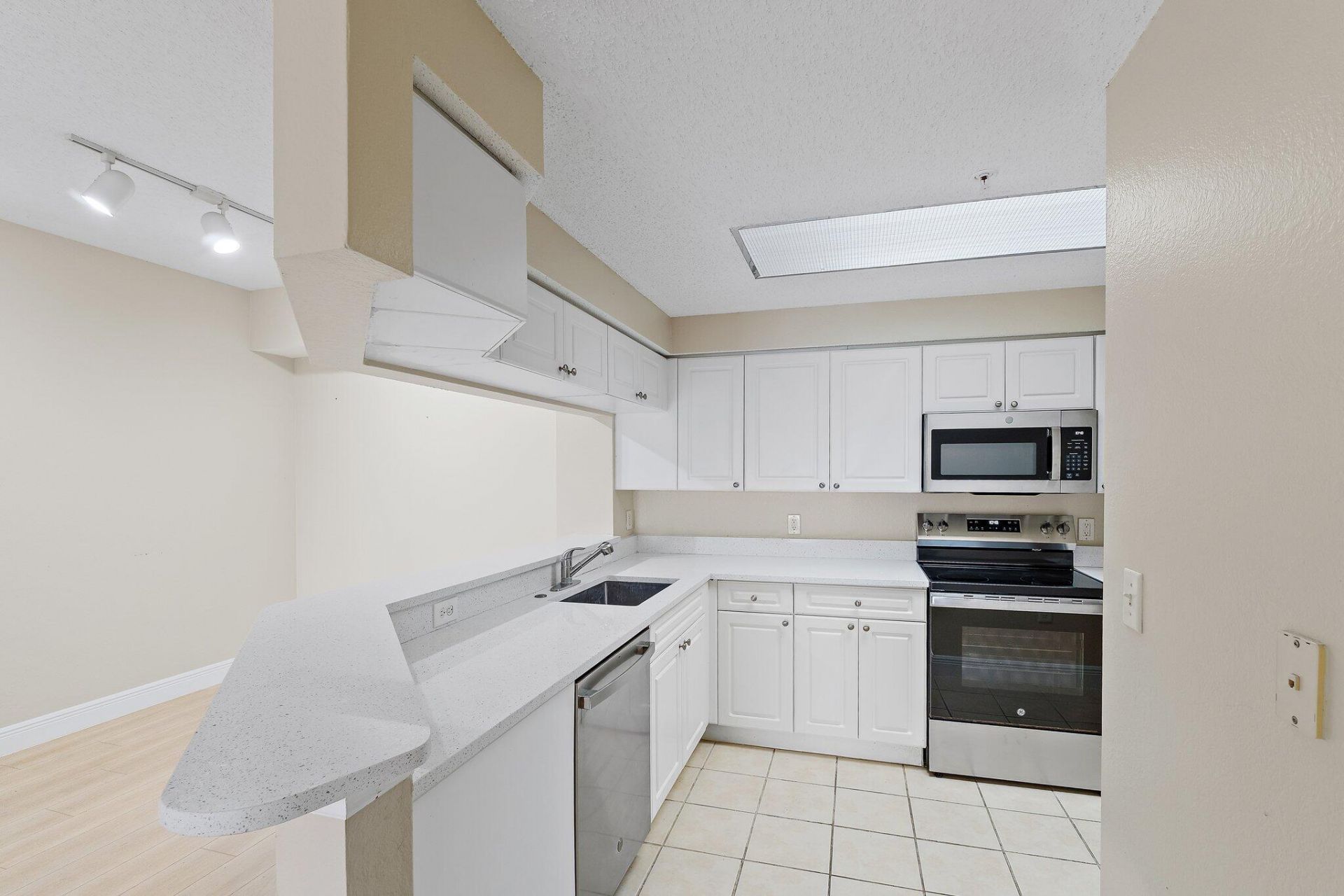 2729 Anzio Court, Unit 208, Palm Beach Gardens, FL 33410 Photo