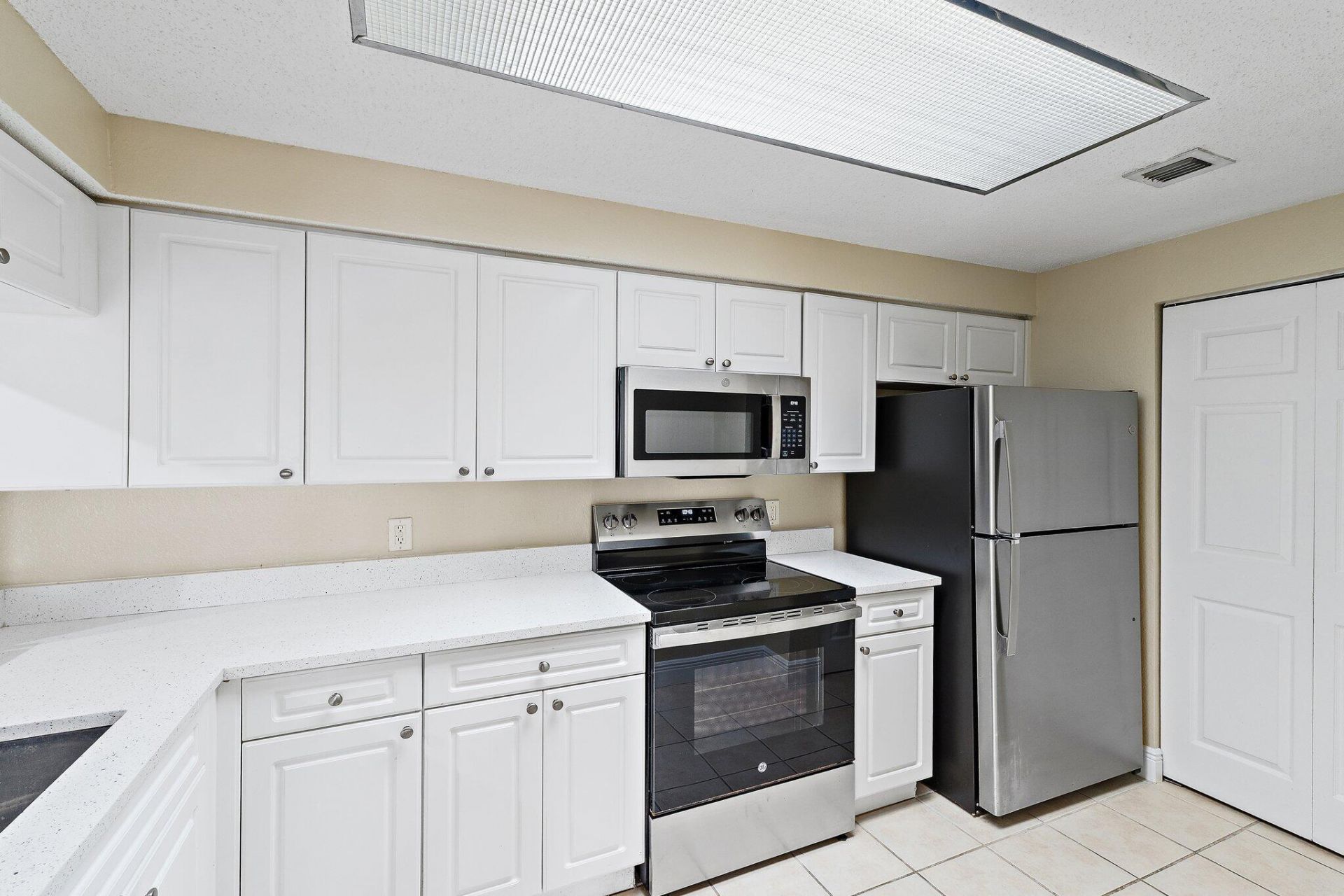2729 Anzio Court, Unit 208, Palm Beach Gardens, FL 33410 Photo