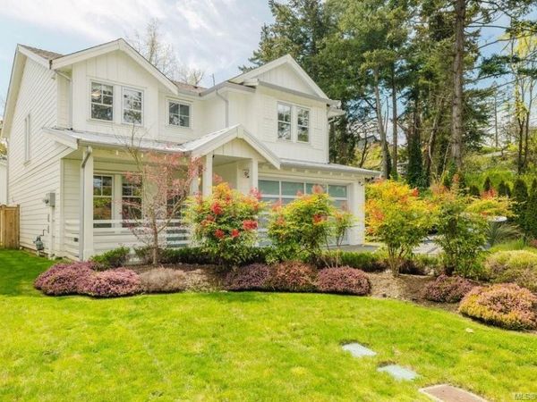 30 Jedburgh Rd , View Royal, BC V9B 6N7