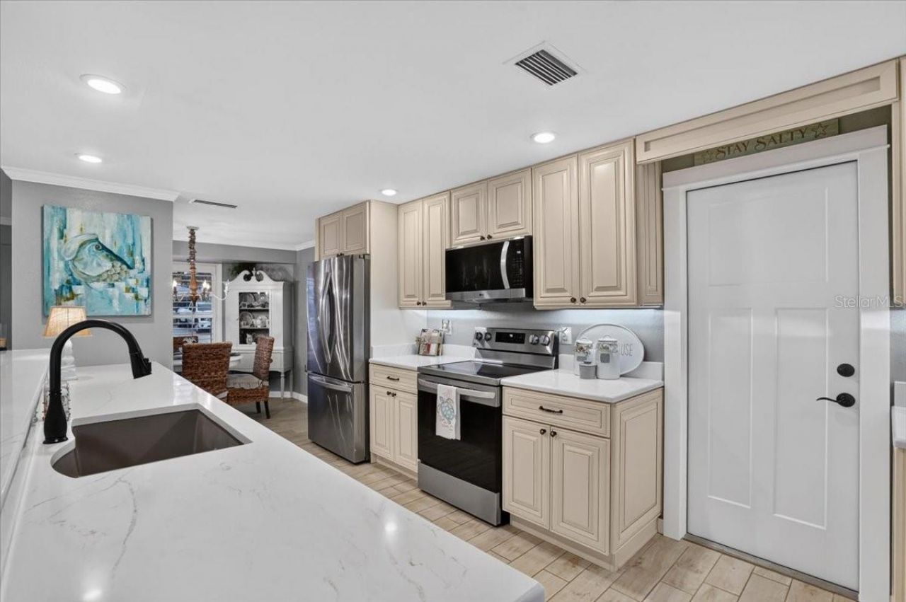 520 69th Street, Holmes Beach, FL 34217 Photo