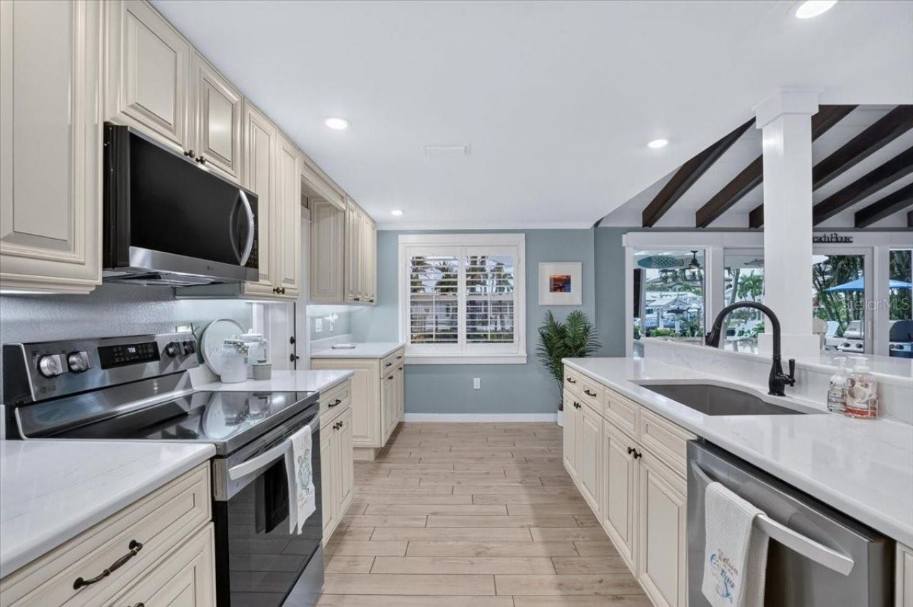 520 69th Street, Holmes Beach, FL 34217 Photo