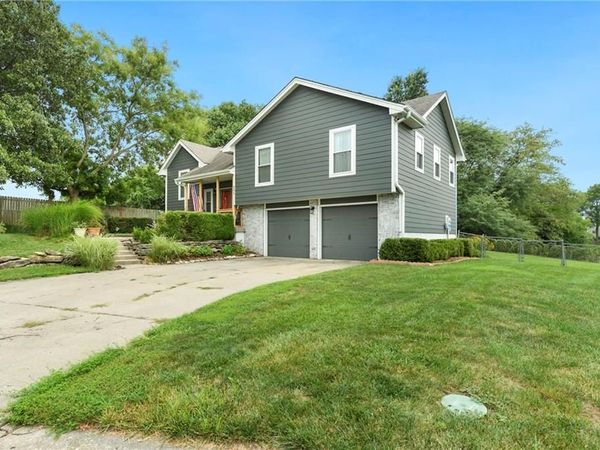 906 Fairview Circle, Pleasant Hill, MO 64080