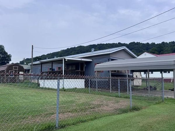 115 E Pollock Street, Paden City, WV 26159
