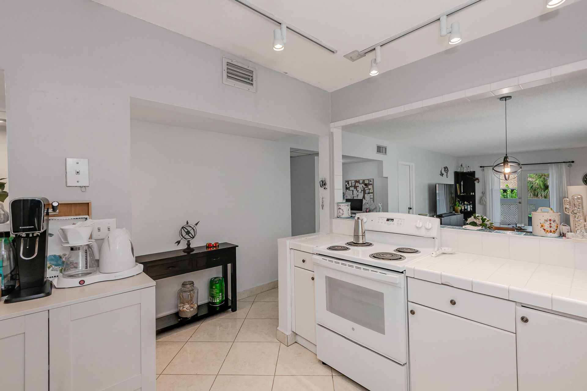 320 S Surf Road, Unit 206, Hollywood, FL 33019 Photo