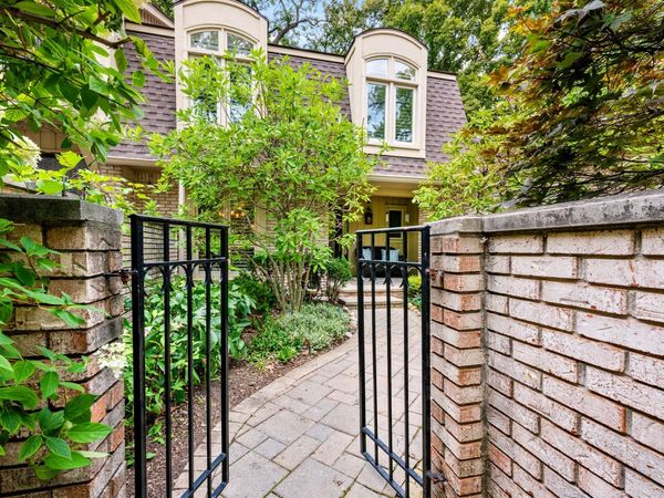 1189 Glenpointe Court, Bloomfield Hills, MI 48304