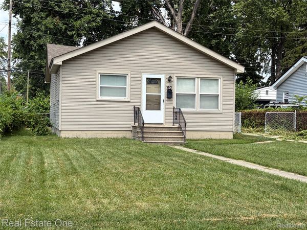 60 W Meyers Avenue , Hazel Park, Mi 48030